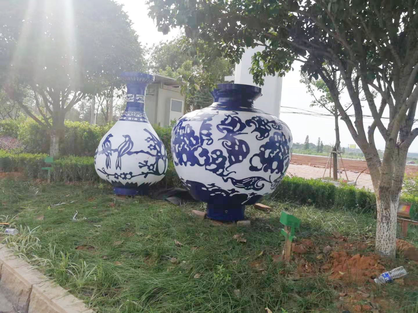 江西高安市汽车站绿化带